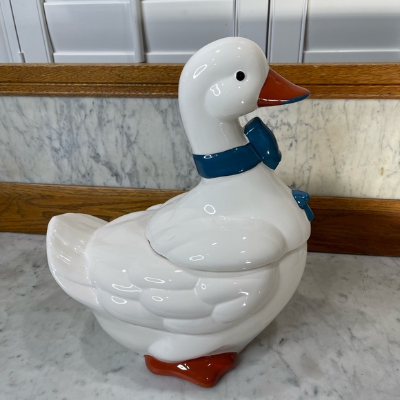 New in Box vintage ceramic Mother Goose cookie jar with a blue bow - Picture 6 of 11